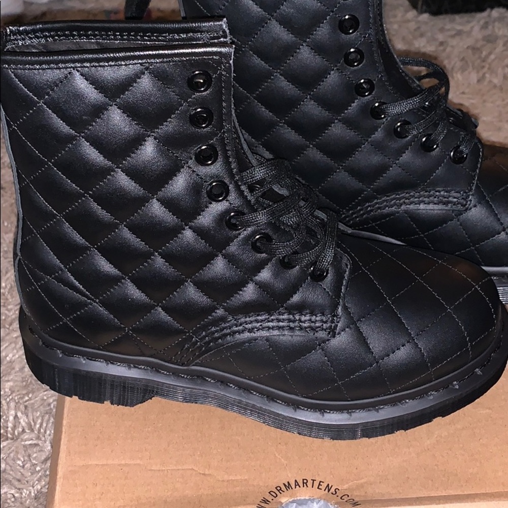 Dr. Martens Coralie Boots black quilted size 5